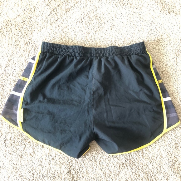 Nike tempo Livestrong shorts - Picture 2 of 2